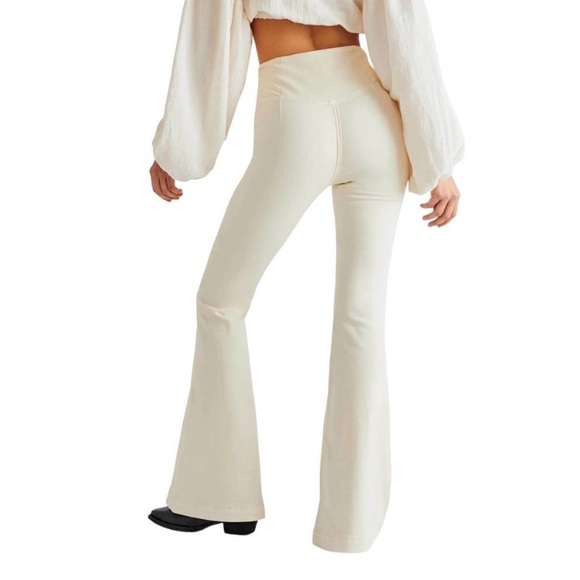 Free People Movement fabulous stretchy flared pants w/ great pockets - Picture 2 of 14